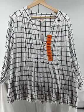 NWT wrangler white and black grid blouse